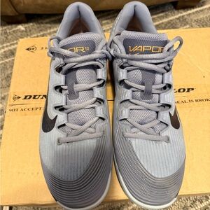 Nike Vapor 12 Tennis Shoes size 10.5